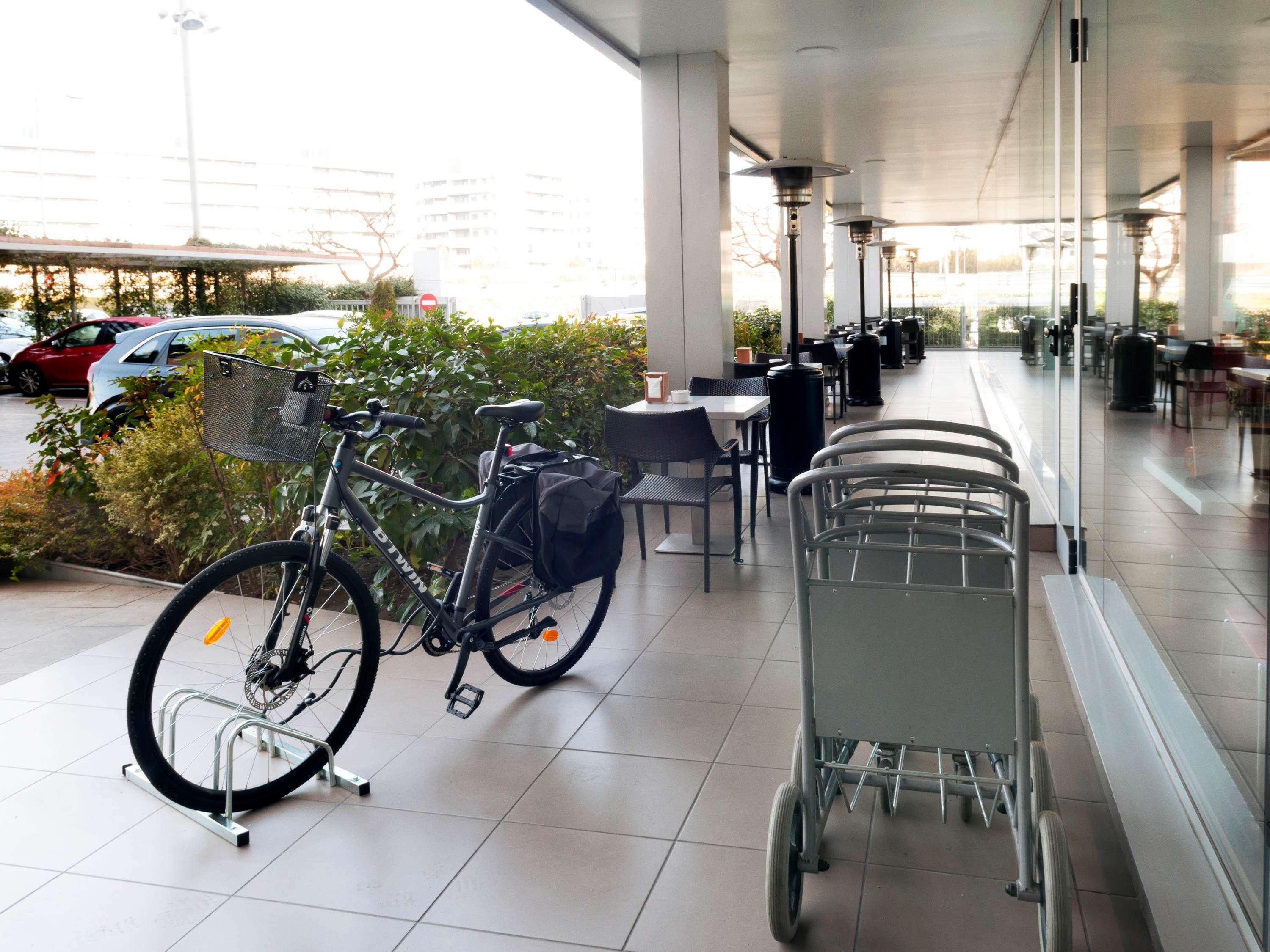 Ibis Lleida Hotel Exterior photo